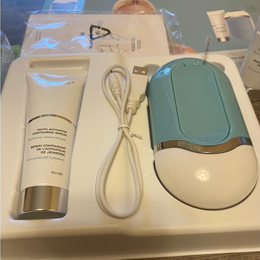 Iluminage Youth Activator with USB